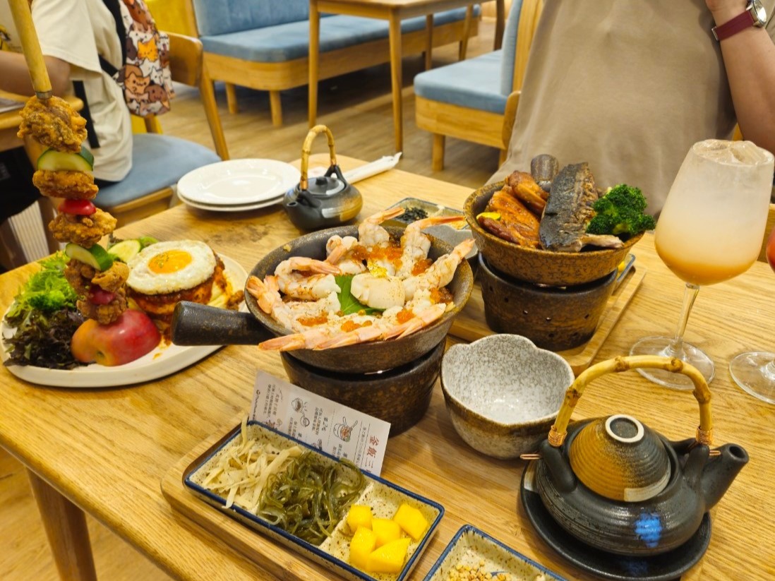 Mochi Mochi 炸雞舒芙蕾與兩款極上釜飯餐桌