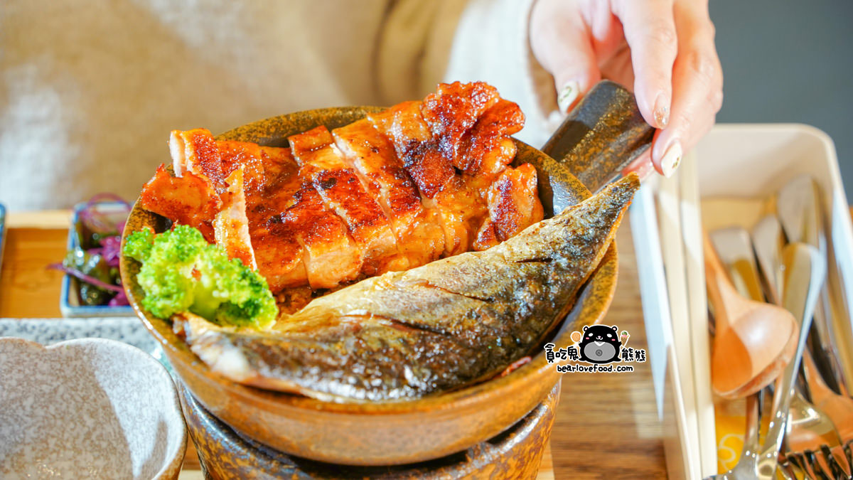 烤雞鯖魚豪華雙拼釜飯近照