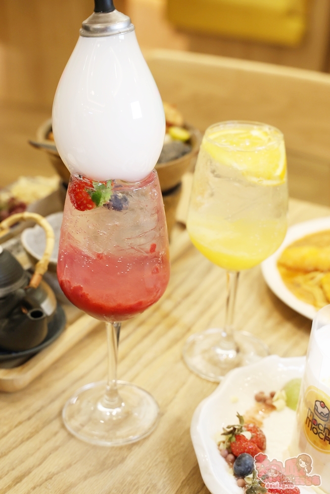 莓果與鳳梨氣泡飲桌邊泡泡秀