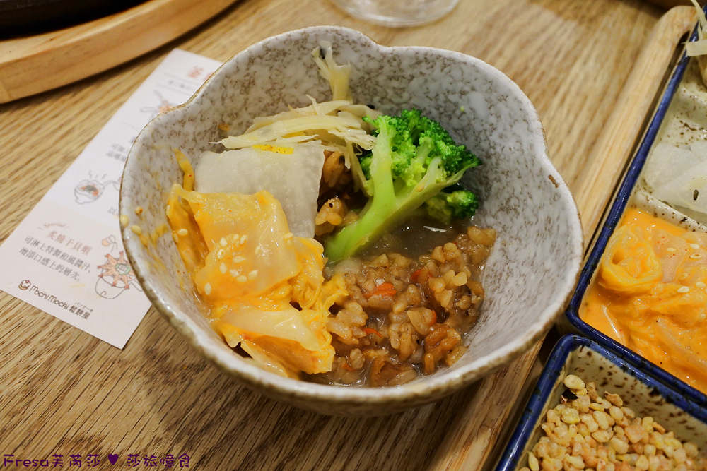 加入高湯的釜飯與配菜