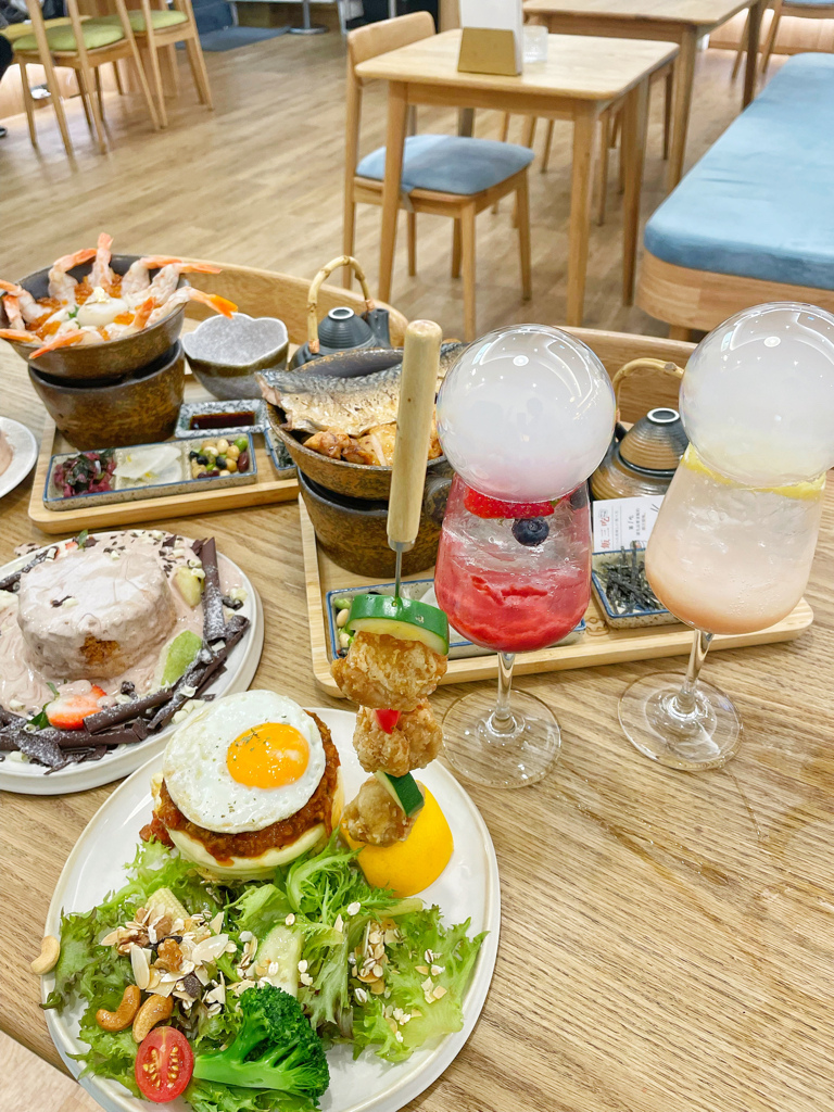 鮮蝦釜飯鯖魚烤雞釜飯炸雞舒芙蕾與泡泡飲