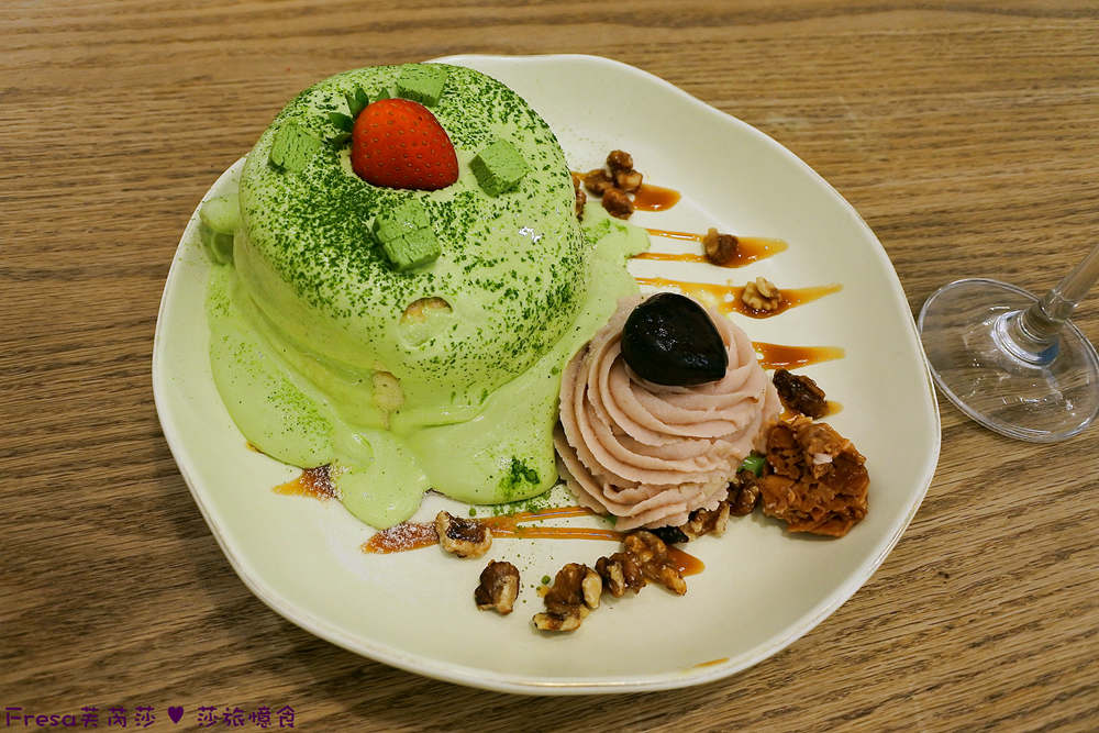 芋泥抹茶舒芙蕾鬆餅俯視