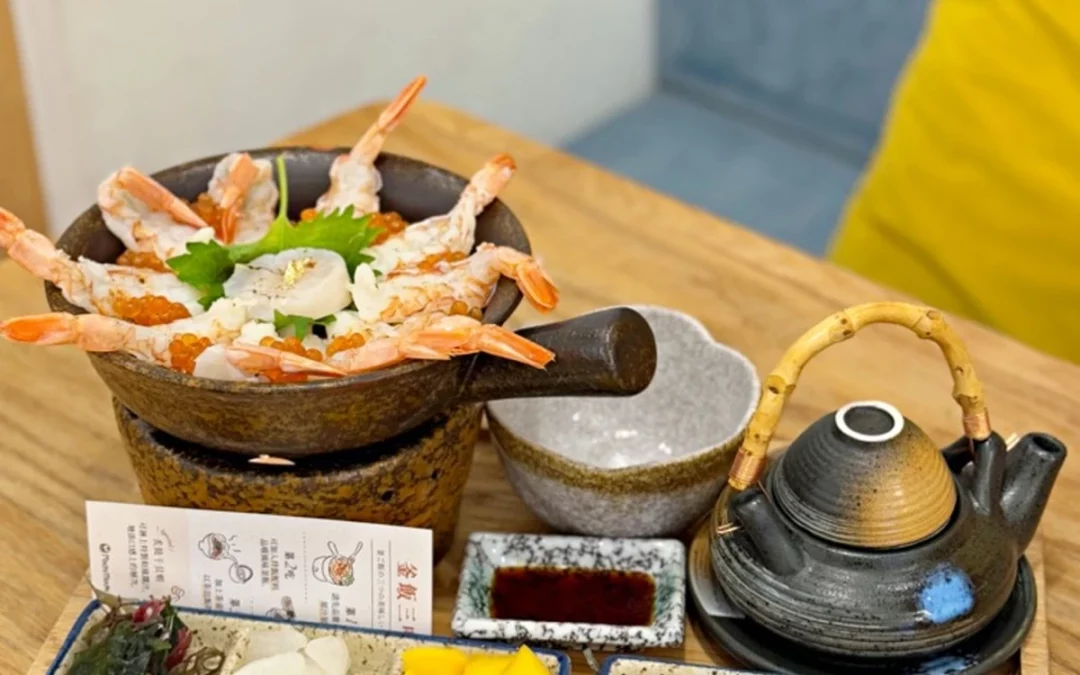 Mochi Mochi 台南三井店炙燒干貝鮮蝦雙拼釜飯與三吃配料