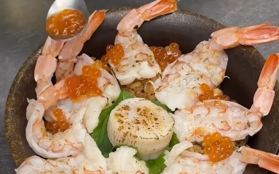 Mochi Mochi 台南三井店炙燒干貝鮮蝦雙拼釜飯與鮭魚卵