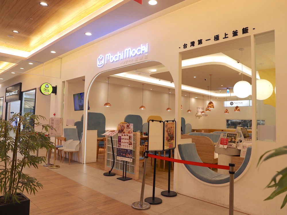 台南三井 Outlet 一樓 Mochi Mochi 鬆餅屋店面
