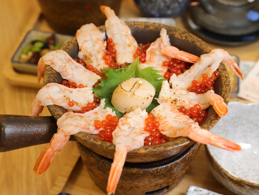 蟹腳海鮮釜飯與干貝鮭魚卵