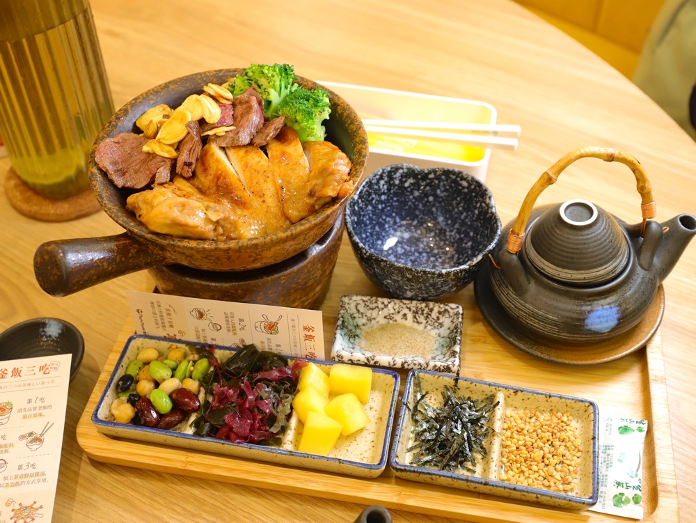 肉品釜飯套餐與一飯三吃配料