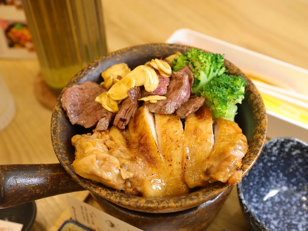 蒜片肉品釜飯與青花菜
