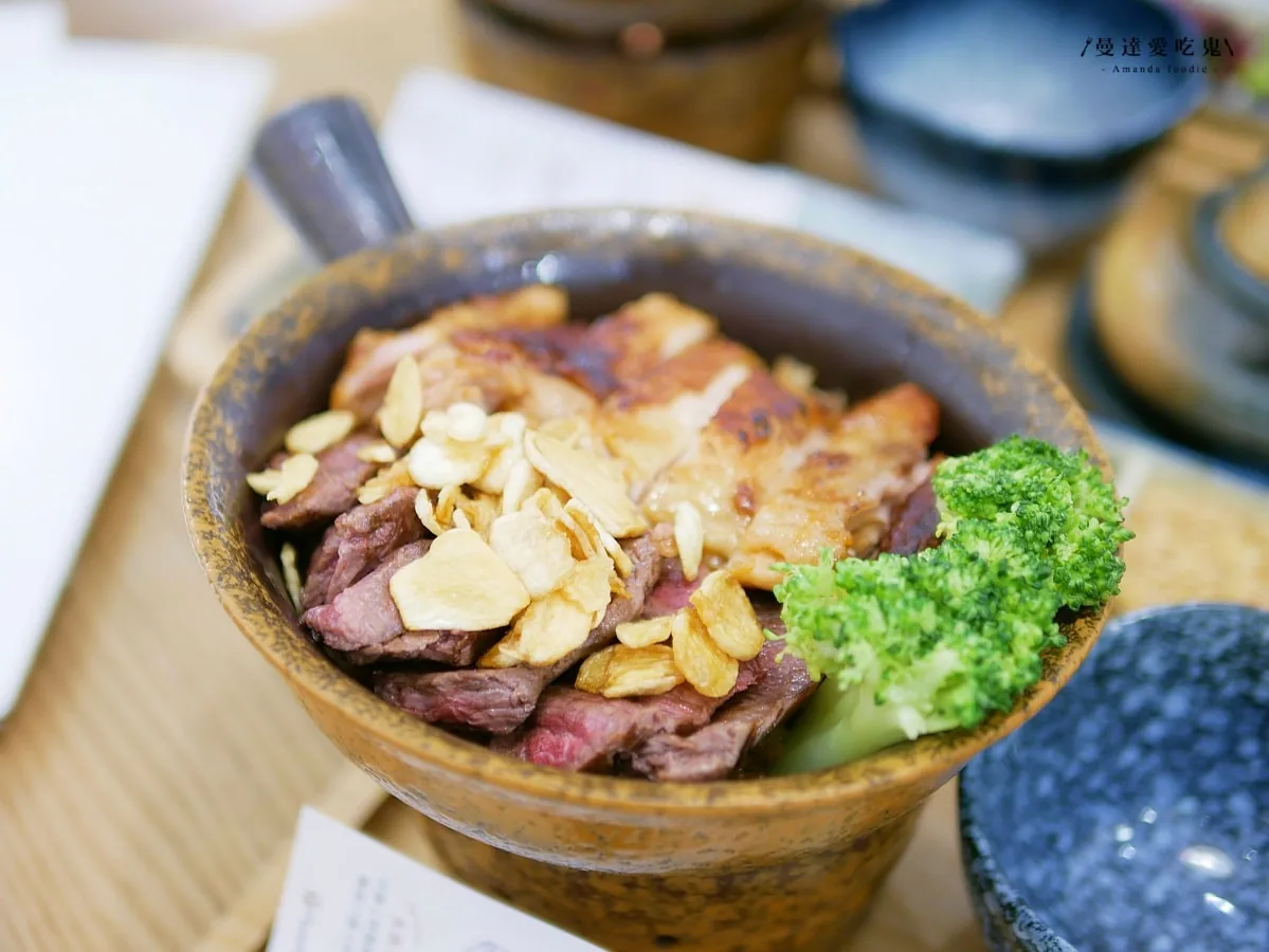 豪華雙拼釜飯的牛小排