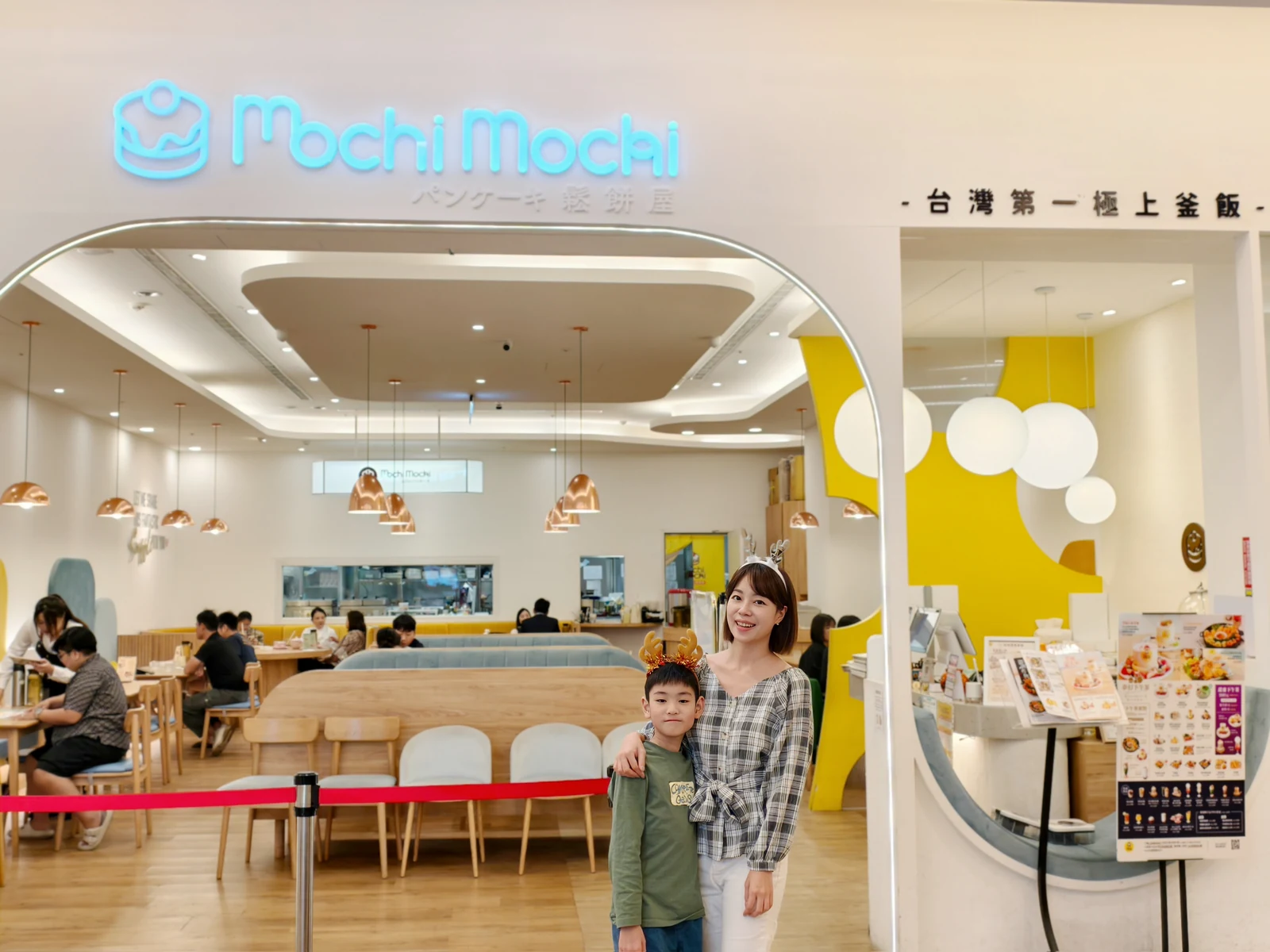 Mochi Mochi 台南三井店入口與親子家庭