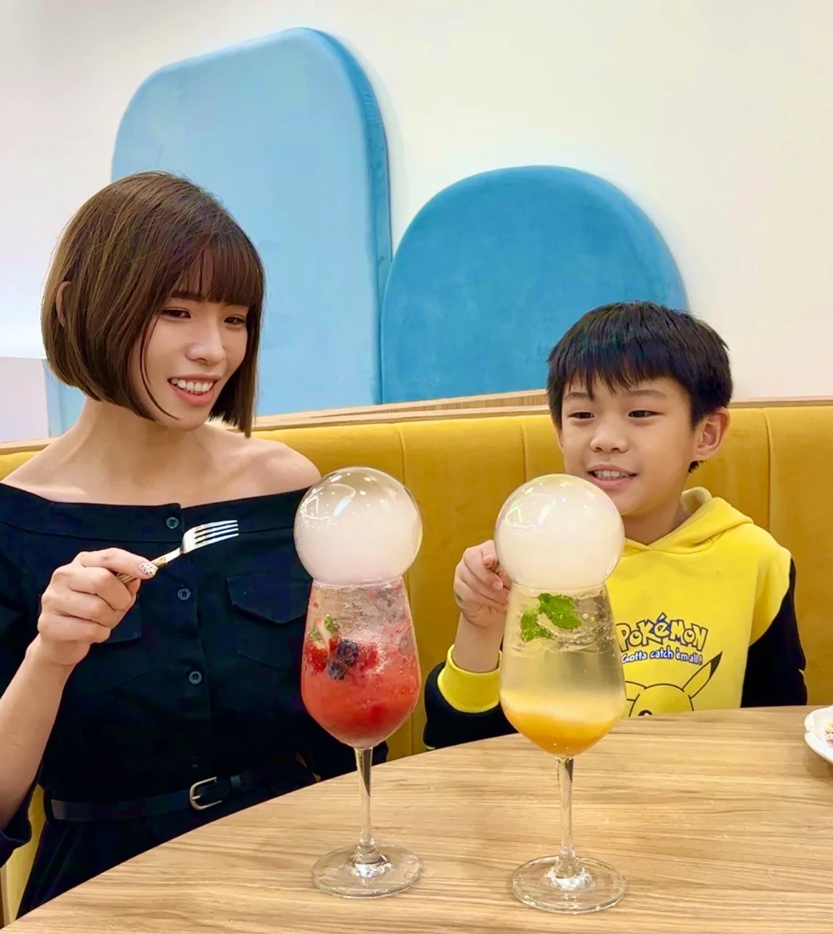 親子一起體驗莓果與鳳梨薄荷泡泡飲