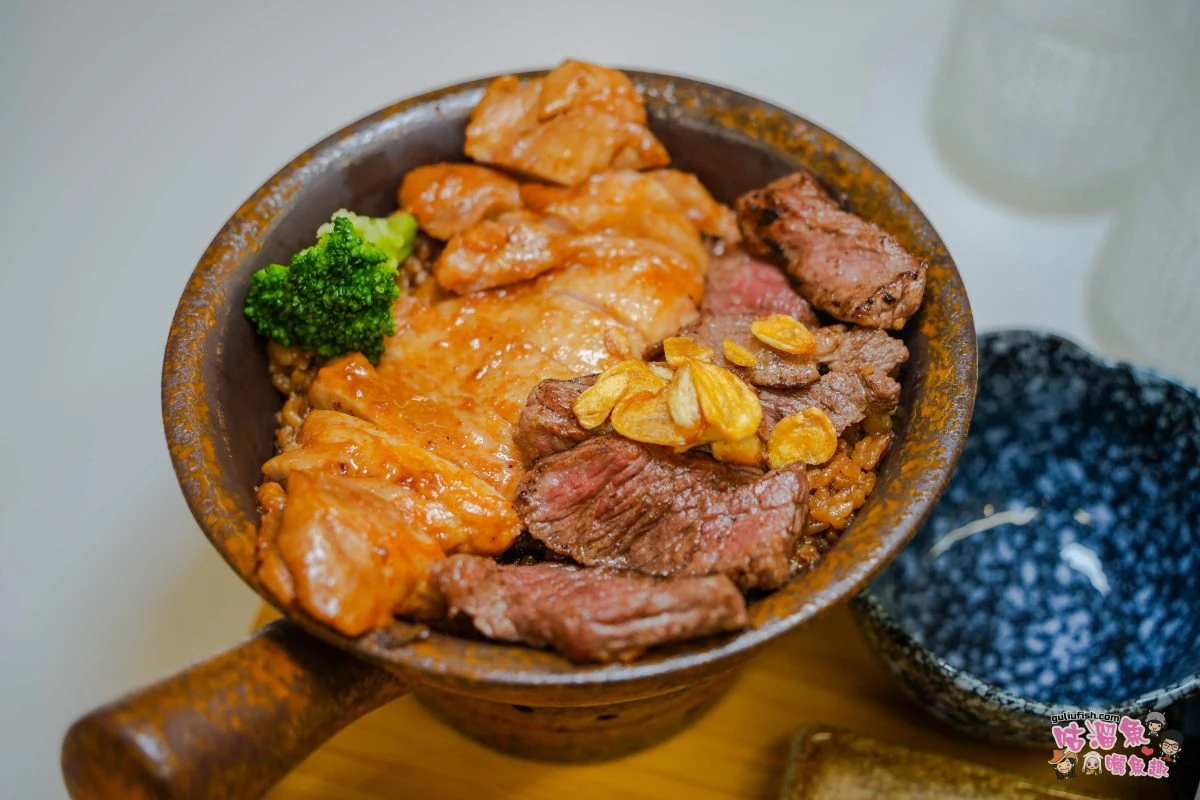 烤雞牛小排豪華雙拼釜飯近照
