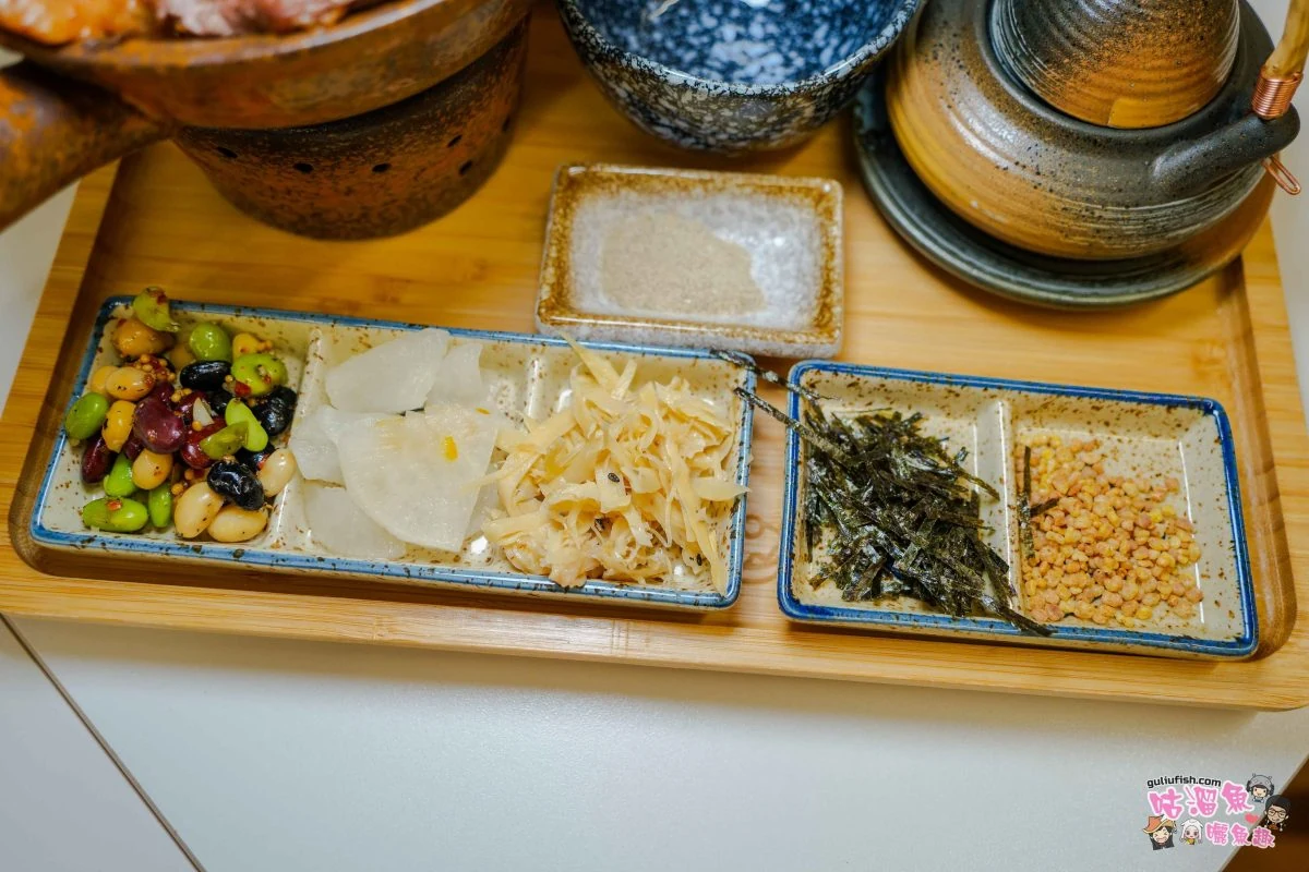 釜飯小菜與拌飯配料