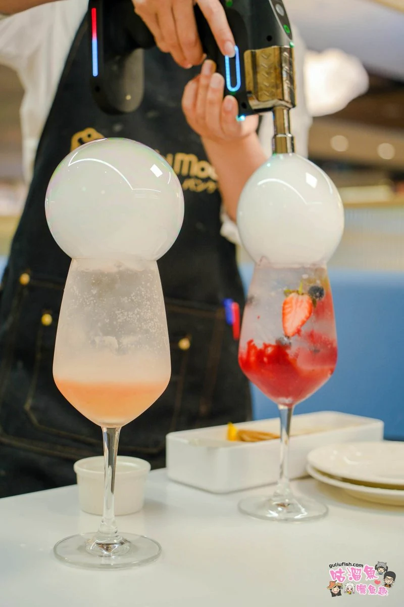 白桃與莓果氣泡飲桌邊泡泡秀