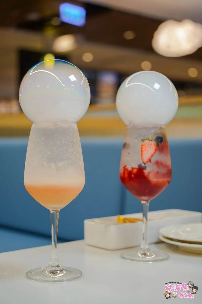 白桃多多與招牌莓果氣泡飲