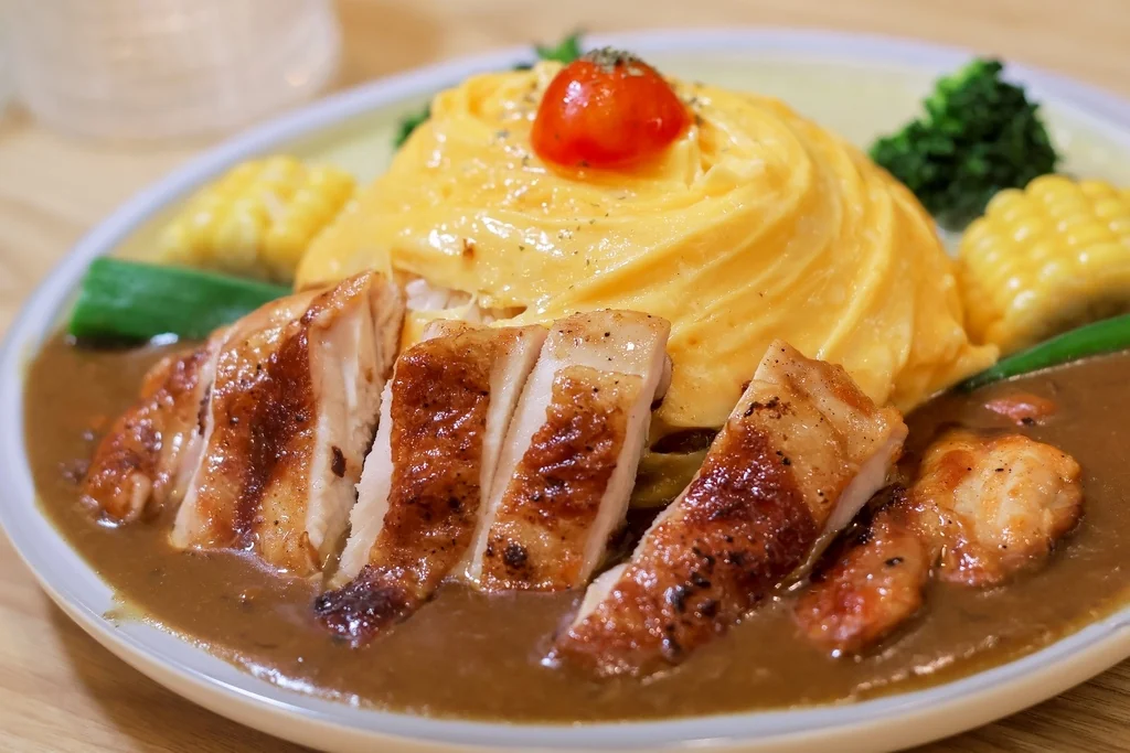雙醬咖哩蛋包飯與雞腿排