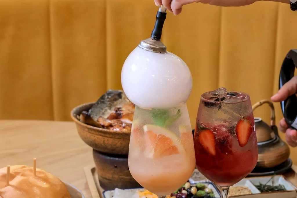 氣泡飲桌邊泡泡製作