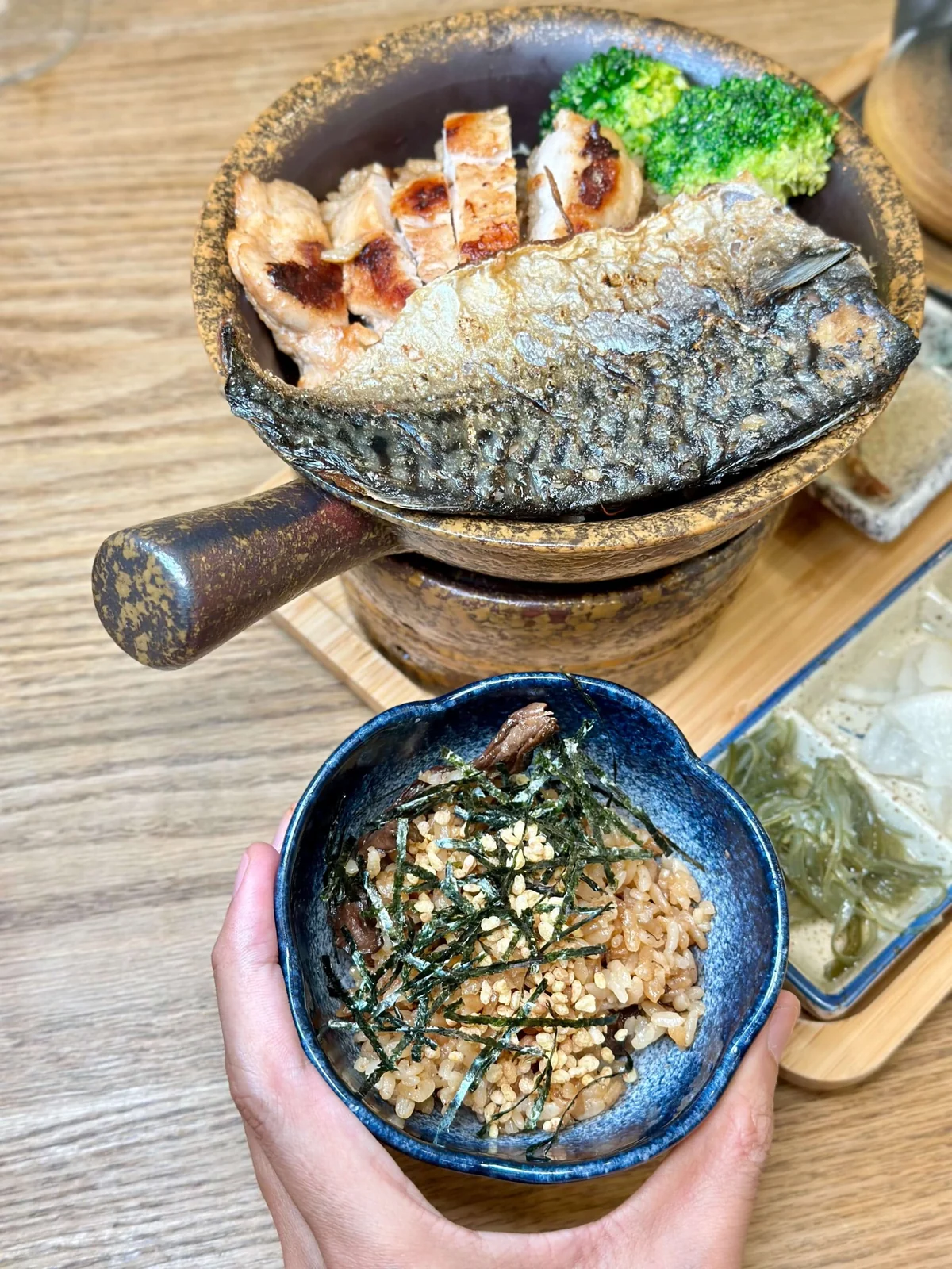 加入海苔配料的釜飯