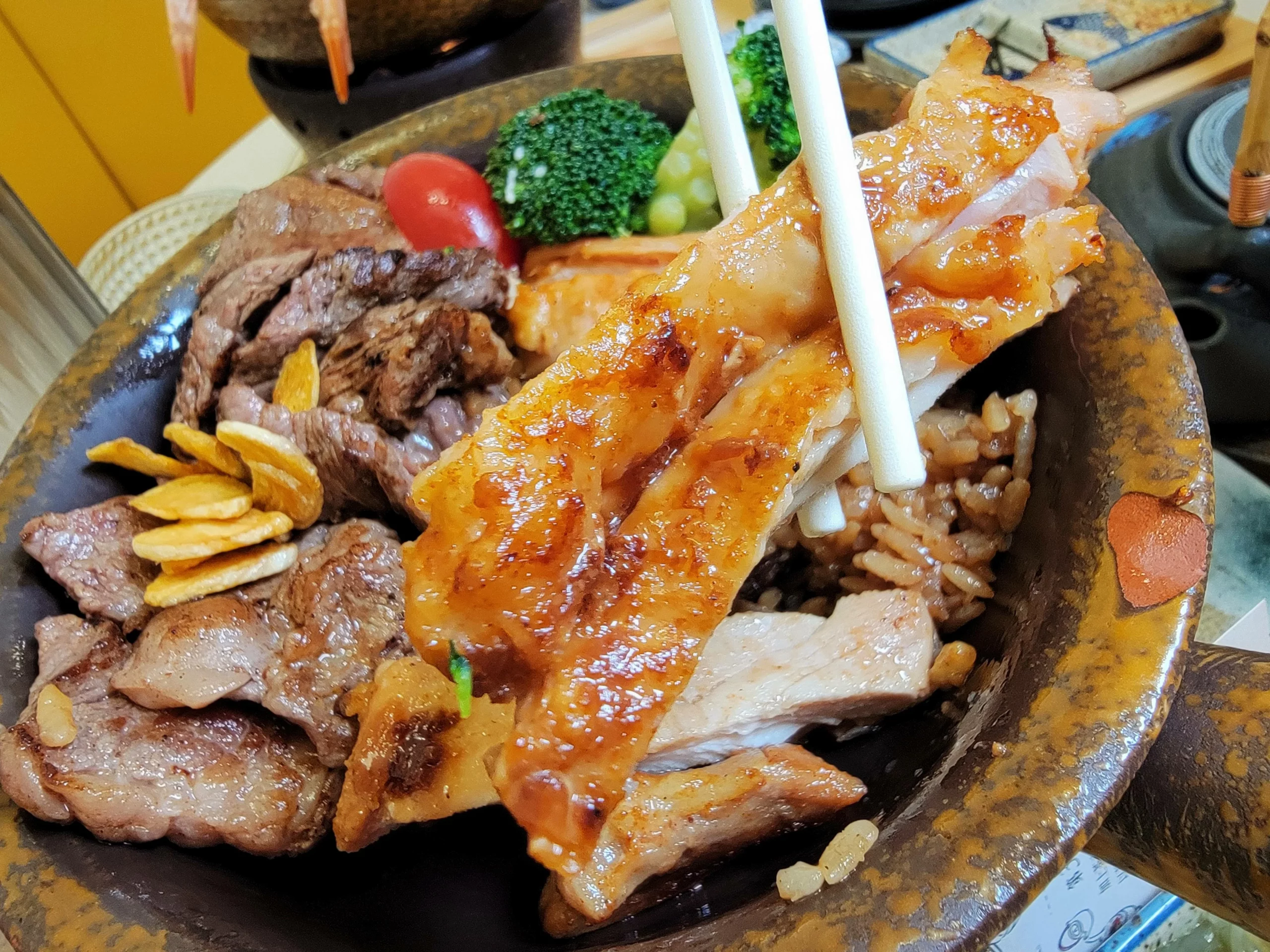 炙燒雞腿排近照