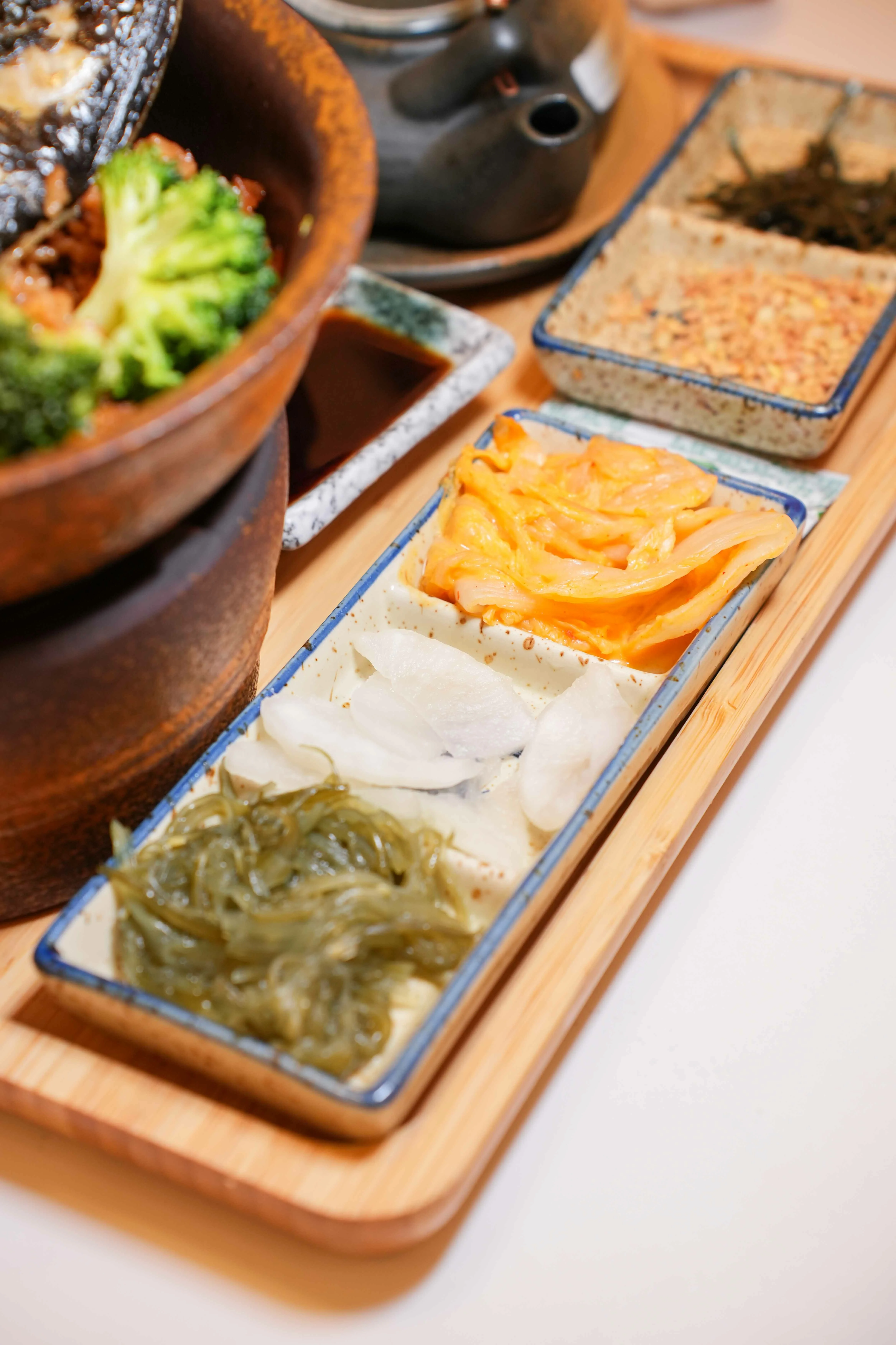 釜飯附餐三款小菜