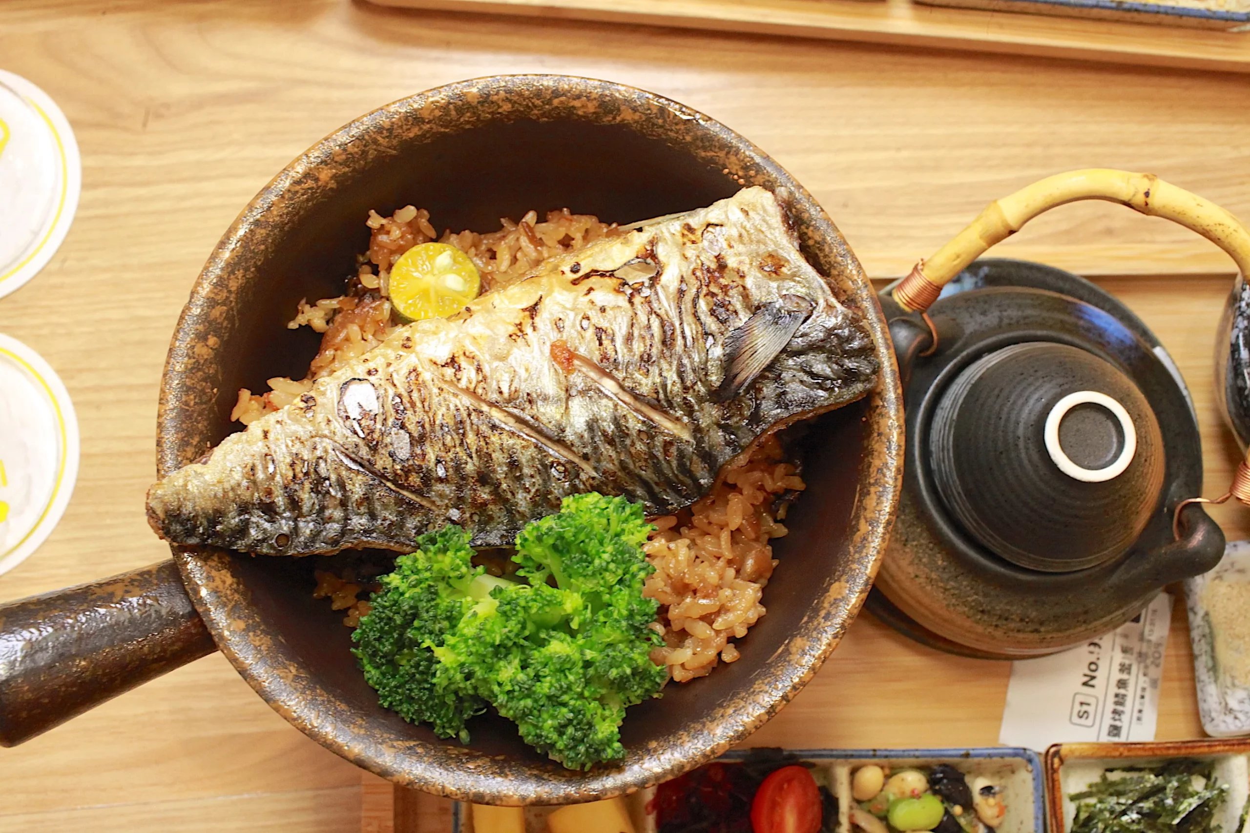鹽烤鯖魚釜飯近照