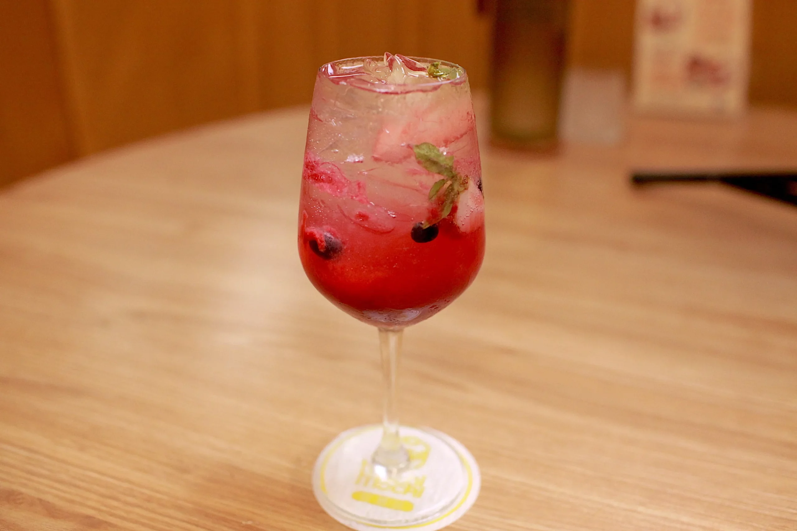 招牌莓果氣泡飲