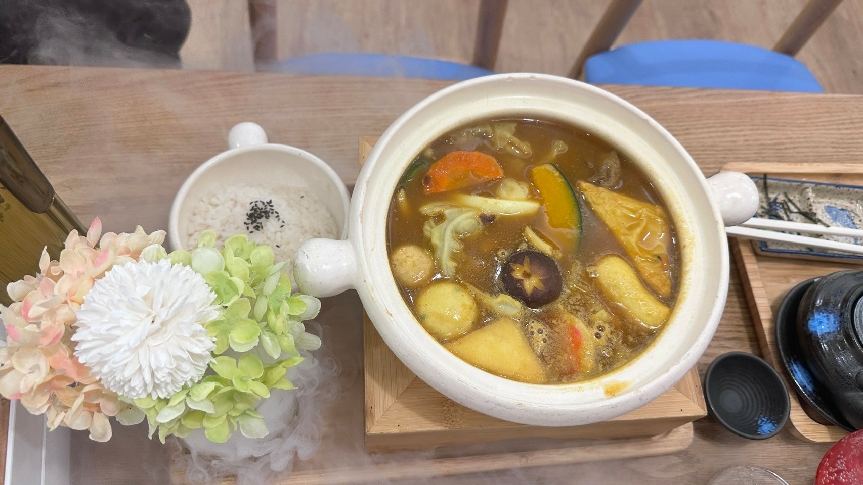 札幌千歲湯咖哩鍋搭配白飯與配菜套餐