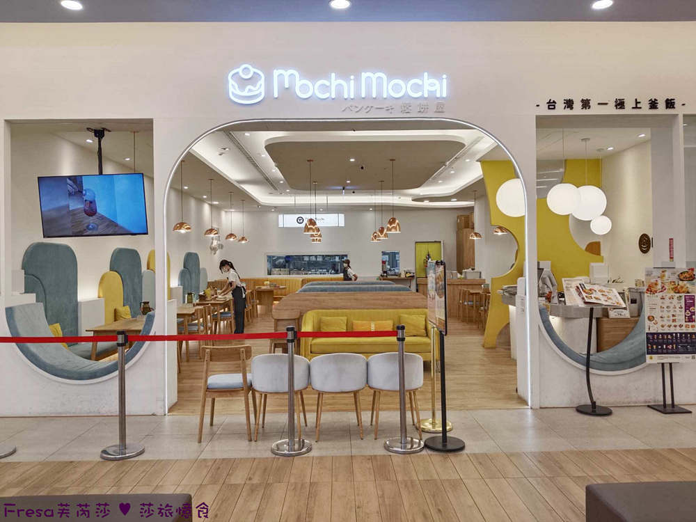 Mochi Mochi 台南三井店入口與櫃檯