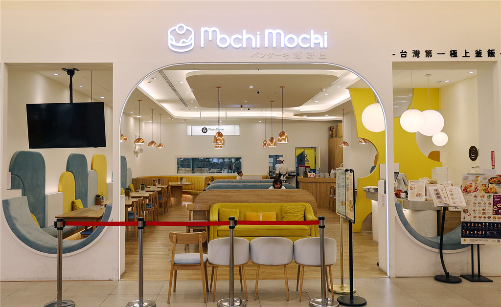 Mochi Mochi 鬆餅屋台南三井店入口與店面