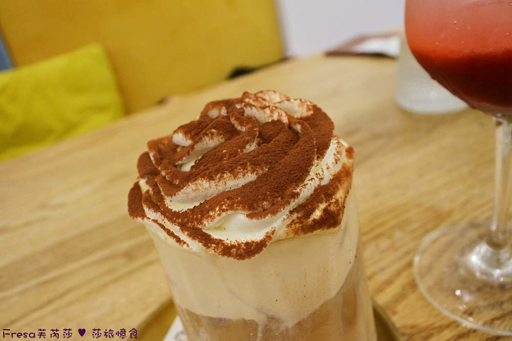 提拉米蘇奶茶鮮奶油近拍