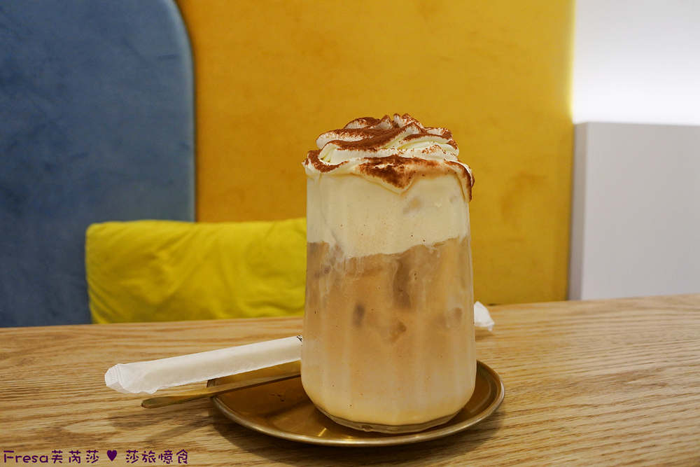 提拉米蘇奶茶完整杯身